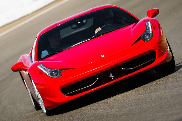 Frente da Ferrari 458 Italia vermelha.